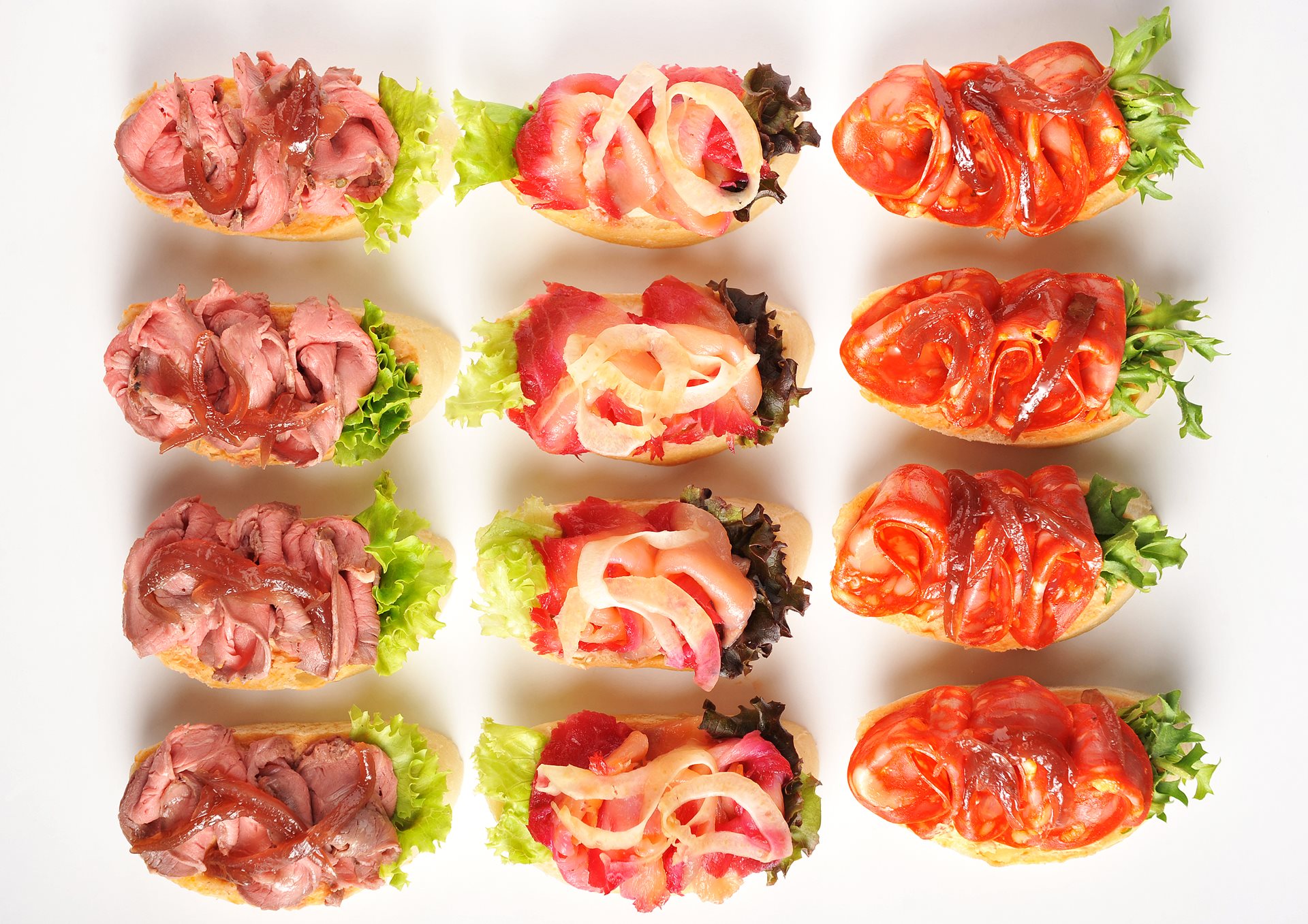 Mini sandwiches on plates: Ciabatta, croissants, wraps, sandwiches