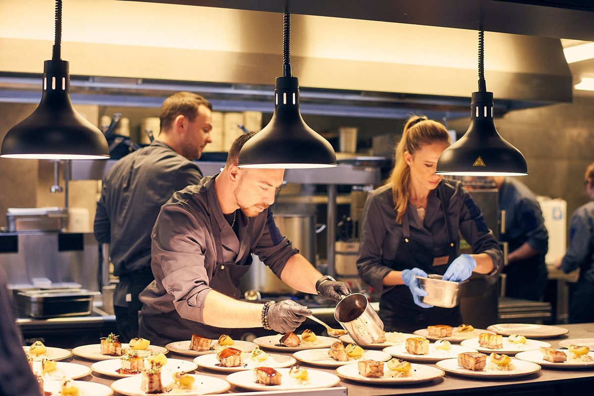 <p>All the dishes are prepared by our chefs in kitchens with the most up-to-date equipment, so that our staff can serve diners quickly at companies and schools. As a result, your employees or students will not feel rushed and they will have enough energy and time to focus on what is really important to them.</p>
